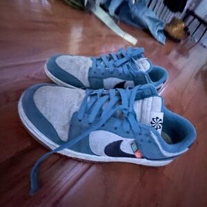 Sub-blue Nike dunks
